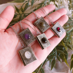 Collier Grimoire des Bennett