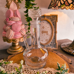 Bouteille Décorative Vintage en Verre – Élégance Transparente
