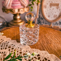 Flacon à Parfum Vintage en Verre – Élégance Miniature