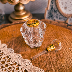 Flacon à Parfum en Verre – Élégance Vintage