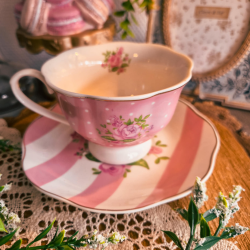 Tasse et Soucoupe Fleurie Rose & Blanc – Charme Romantique