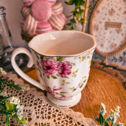 Mug Fleuri Beige & Rose en Porcelaine – Charme Romantique