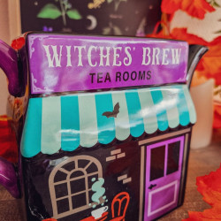 Théière « Witches' Brew Tea Room » – L'Heure du Thé Enchantée