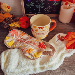 Kit d'Hibernation d'Automne – Mug, Chaussettes & Masque de Nuit
