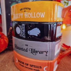 Mug « The Haunted Library » – Pile de Livres Hantés