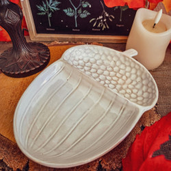Assiette en céramique en forme de gland