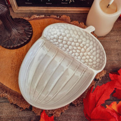 Assiette en céramique en forme de gland